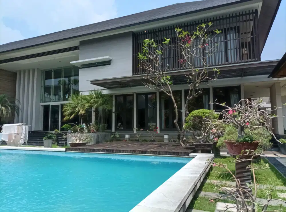 RUMAH SULTAN BUKIT PERMAI DEKAT PAKUWON INDAH SURABAYA DG KOLAM RENANG