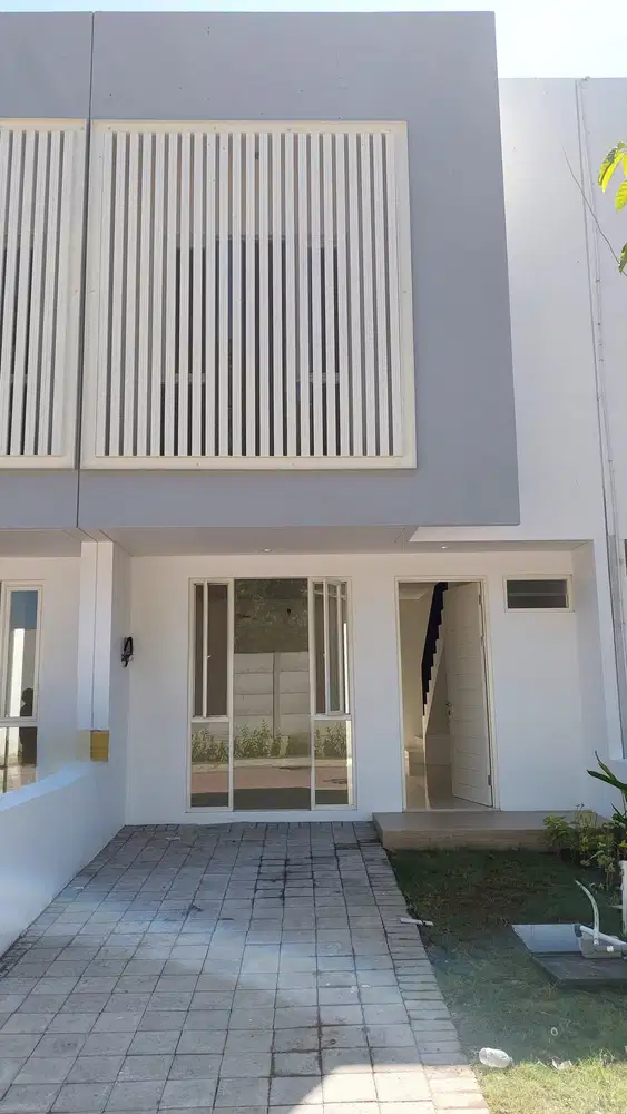 RUMAH MINIMALIS 2 LANTAI MURAH DIAN ISTANA OASIA DEKAT GRAHA FAMILY