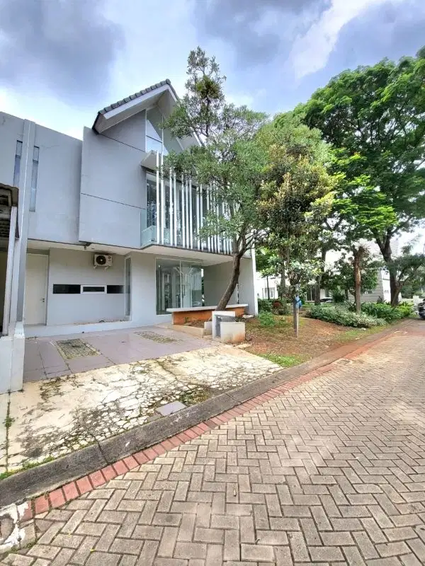Dijual Rumah Hoek Cantik Samping Taman di Discovery Bintaro SC15564