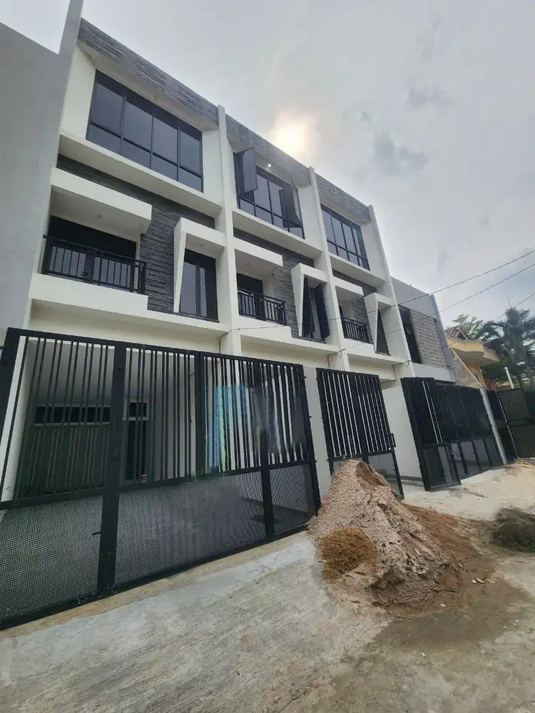 Rumah Baru Duri Kepa 3 Lantai Sisa 1 Unit Siap Pakai