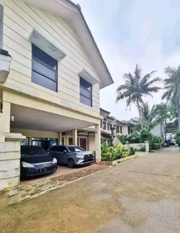 Rumah strategis siap huni pool di Andara Depok