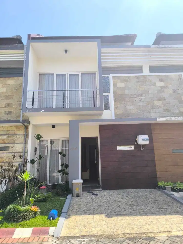 Villa full furnish di samping Lippo Mall kota Batu