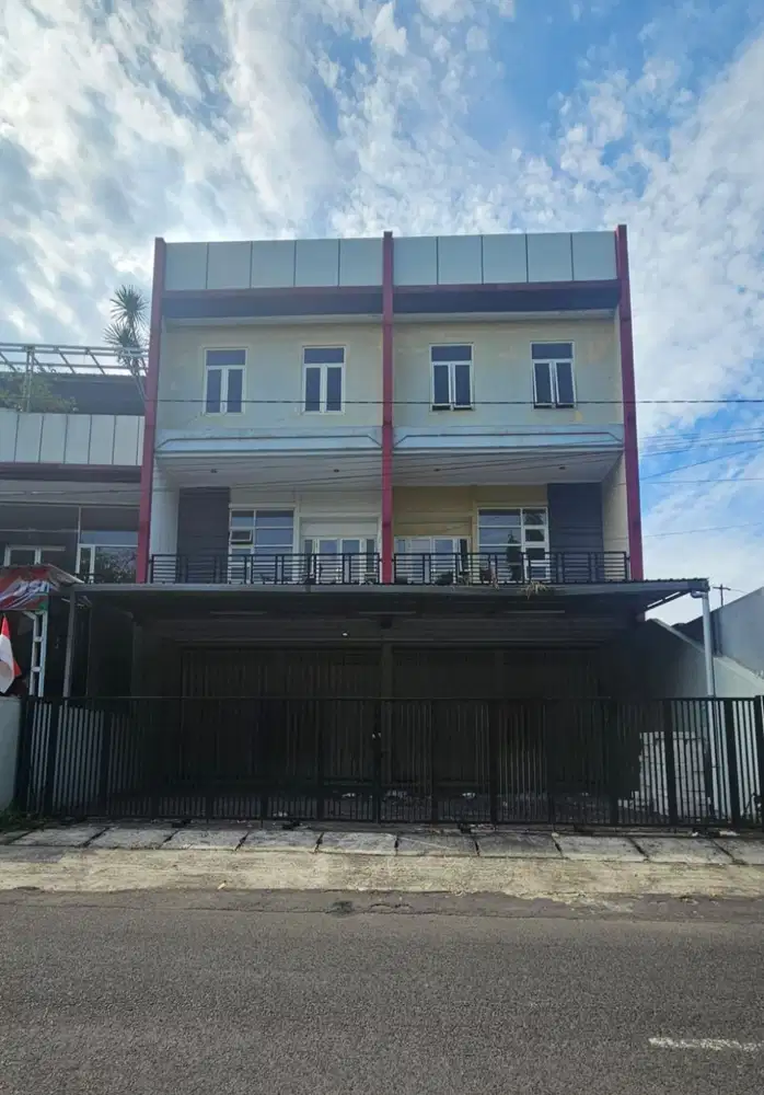 Disewakan Ruko 3 lantai di Rungkut alang-alang Surabaya