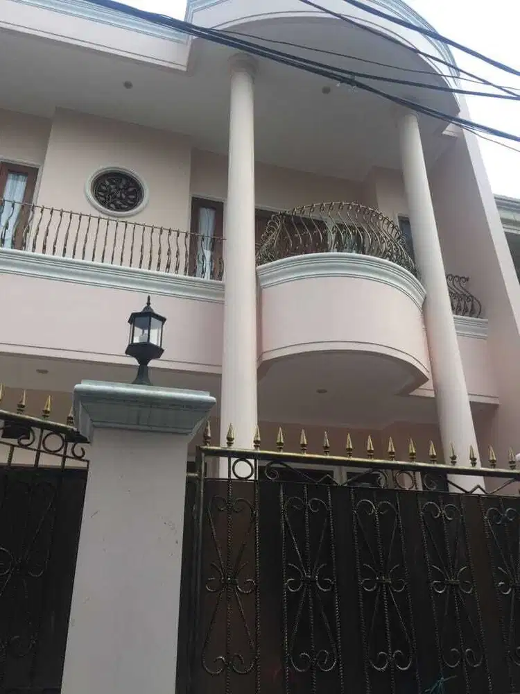 DISEWA RUMAH AREA SENOPATI JL. CIOMAS KEBAYORAN BARU JAKARTA SELATAN