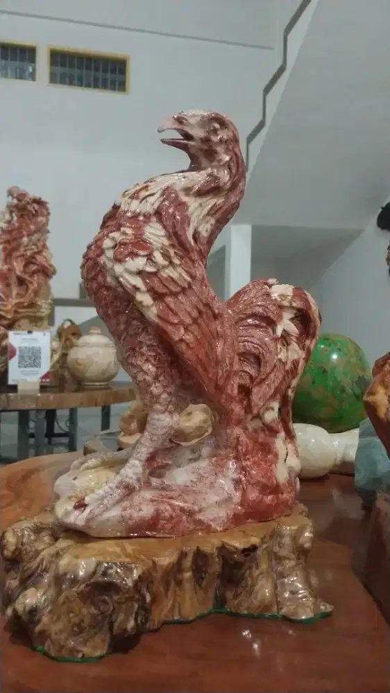 Patung ayam jago dari batu alam