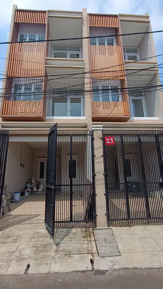 Rumah Brand New 3 Lantai Lokasi Strategis di Tomang Jakarta Barat