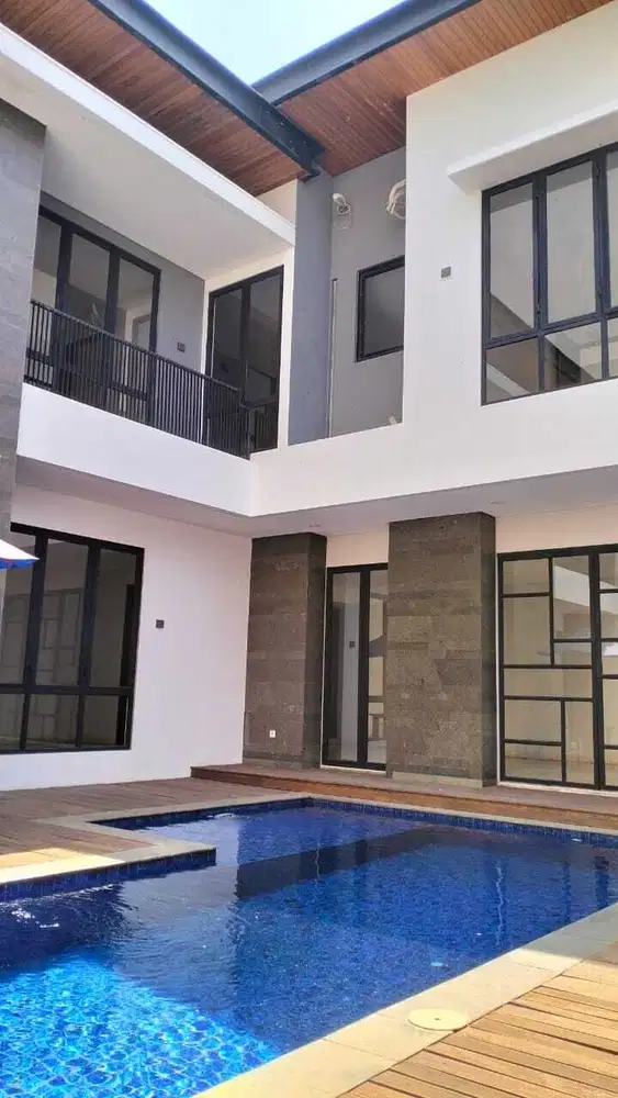 Rumah Sultan Mewah Emerald Cove Gading Serpong Ruangan View pool