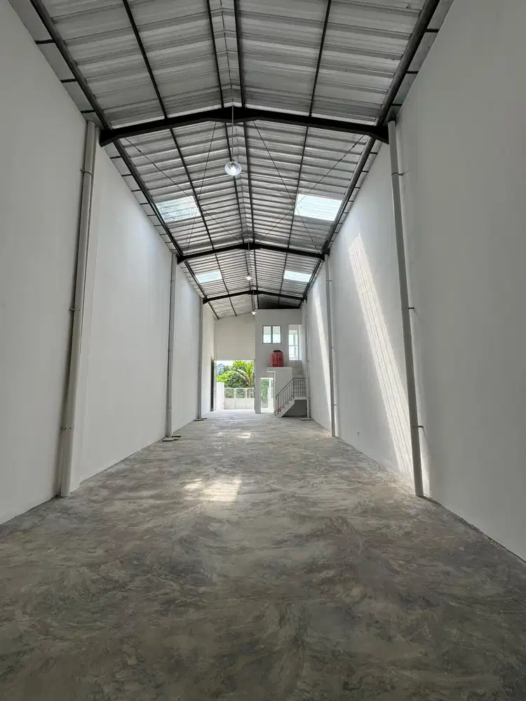 cuma 2 unit Gudang Strategis dibelakang Eastvara BSD