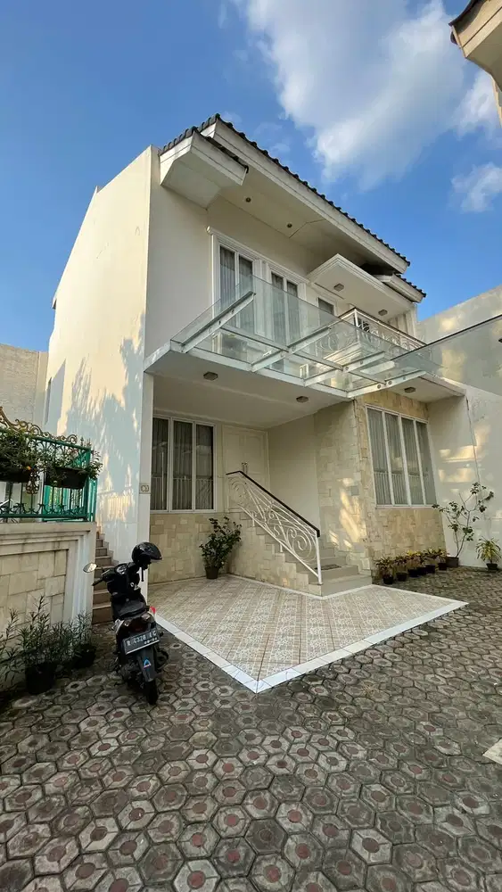 DISEWAKAN RUMAH CANTIK SIAP HUNI/ FULL FURNISH JL CILANDAK TENGAH JAKA