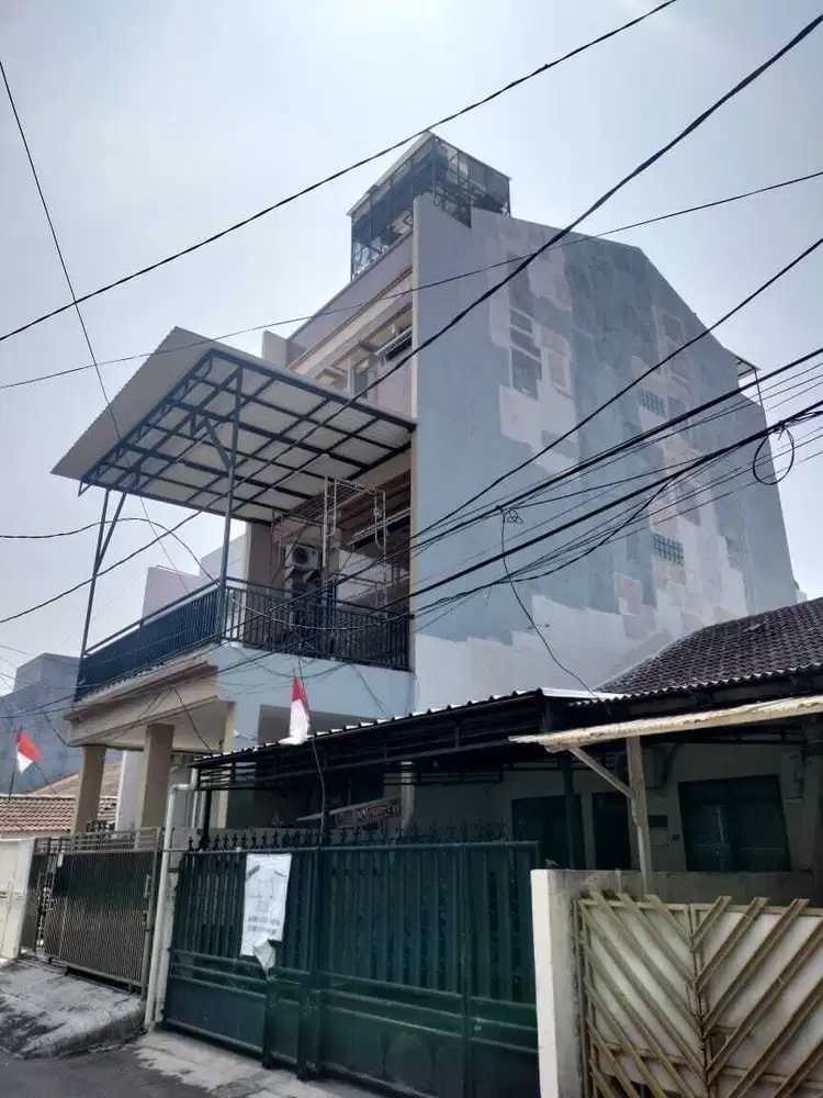 Dijual Rumah 4 Lantai Kelapa Nias, Semi Furnished Siap Huni
