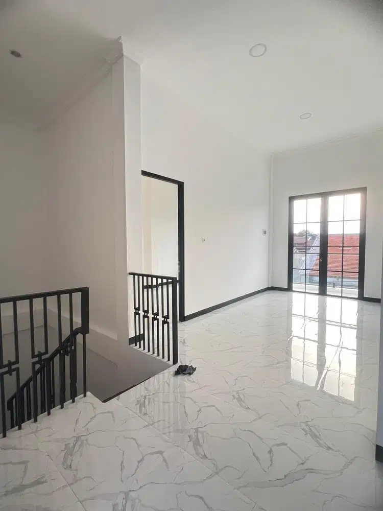 Rumah Baru Lebar 9 Babatan Pantai Dkt Mulyosari, Pakuwon City Kenjeran