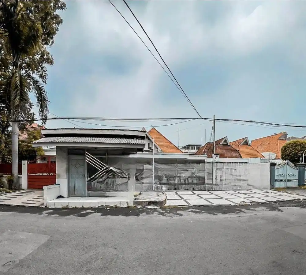 RUMAH MH THAMRIN STRATEGIS PUSAT KOTA, BISA UNTUK KOMERSIAL