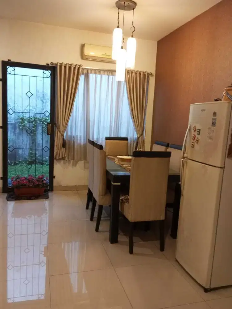 Rumah terawat siap huni dekat stasiun pondok ranji