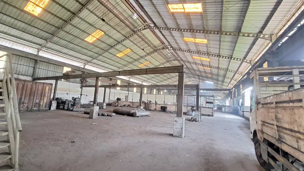 GUDANG EX PABRIK JL RAYA PASURUAN SANGAT STRATEGIS DEKAT TOL GEMPOL