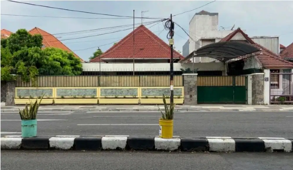 RUMAH PUSAT KOTA SURABAYA JL BENGAWAN SUPER STRATEGIS DEKAT JL DARMO