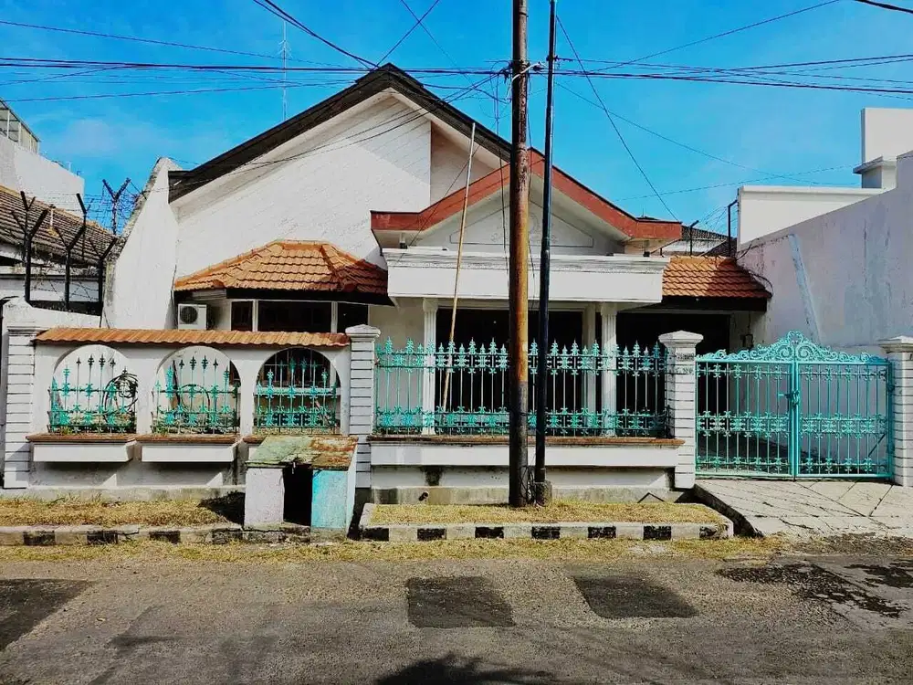 Rumah Kokoh, Lokasi Istimewa, Dharmahusada Indah Tengah, Surabaya