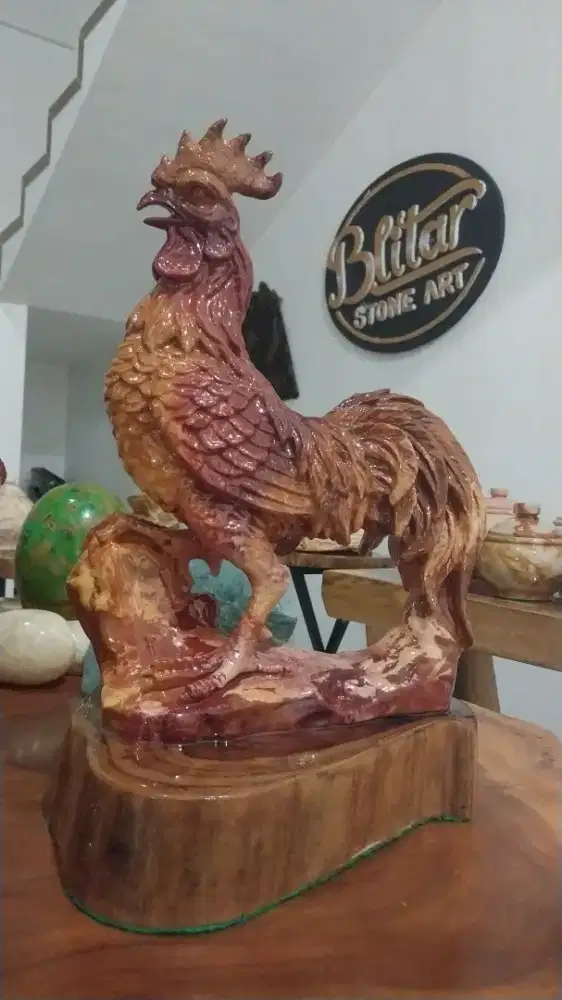 Patung ayam jago dari batu alam