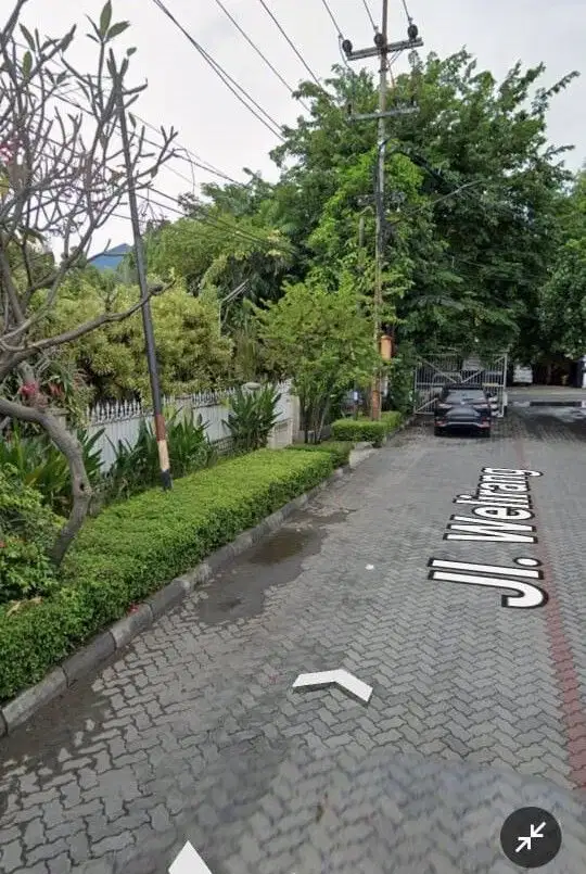 Dijual Rumah Hook, Area Komersial, Murah Hitung Tanah, Surabaya Pusat