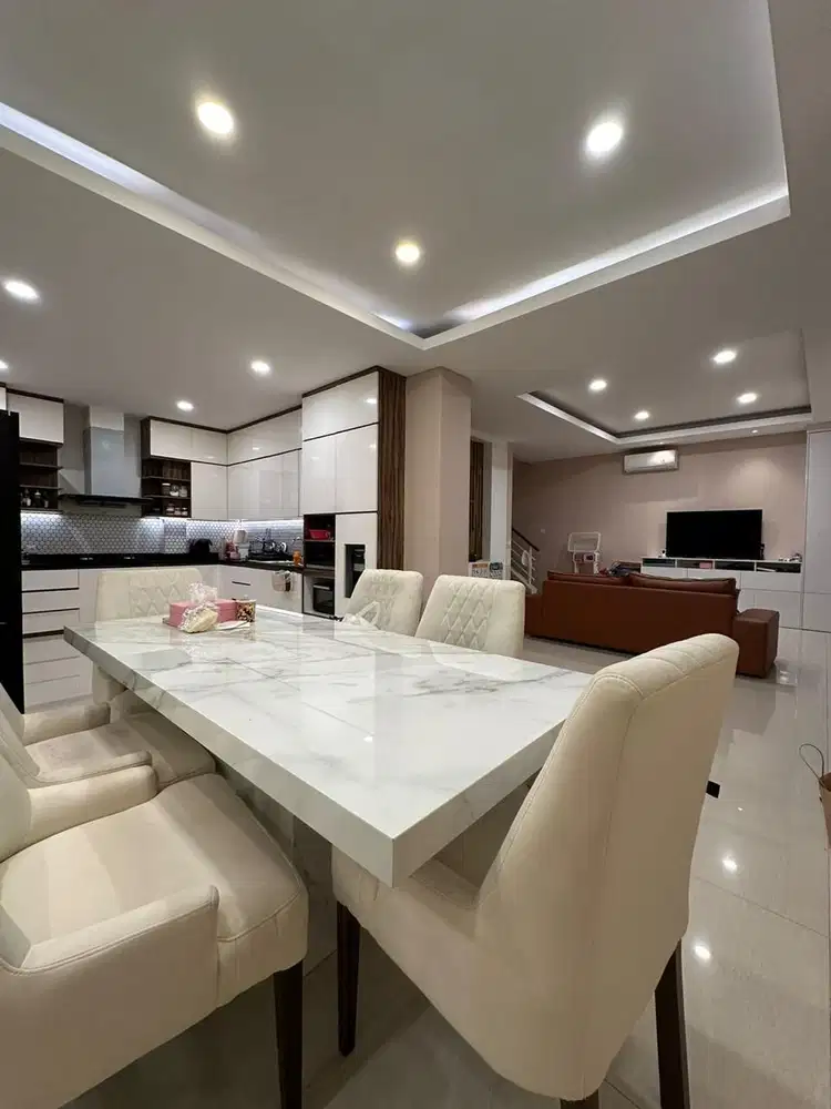 Rumah cakep lingkungan nyaman Full Furnish di Gading Serpong