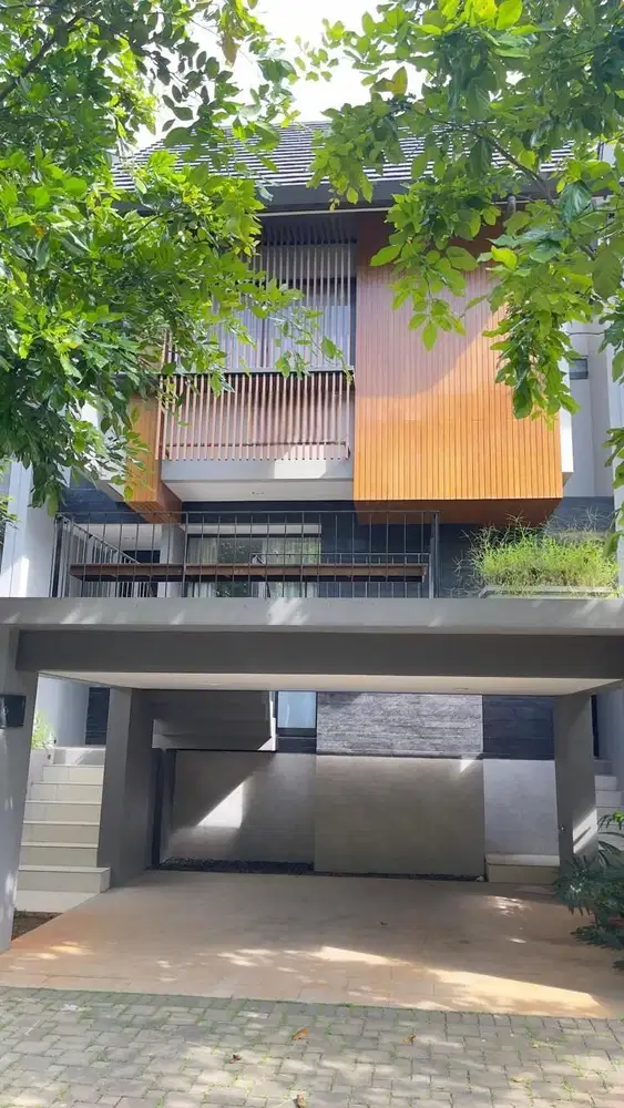 Rumah dengan spesial attic room Caelus BSD