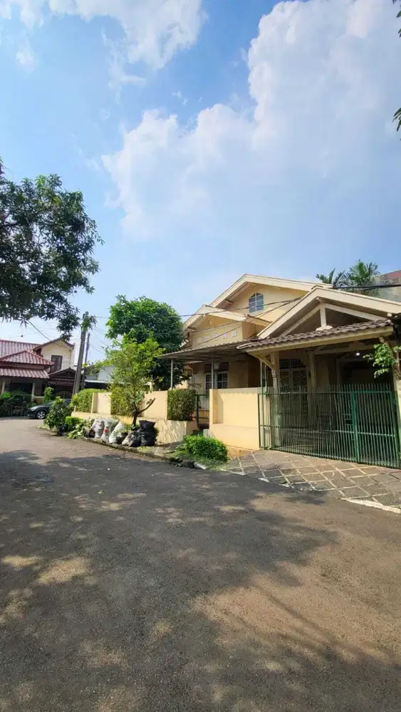 Jual Cepat Rumah Hook di sektor 3 A bintaro harga masih nego luas 212
