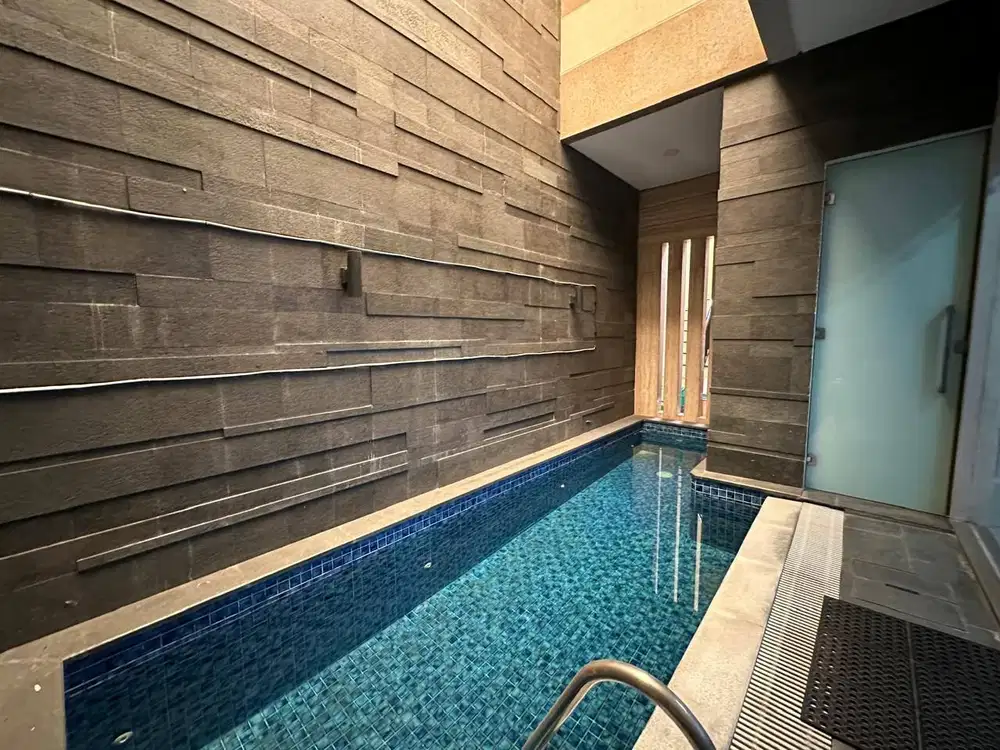 RUMAH CITRALAND WITH POOL dkt Pakuwon Graha Dian Istana