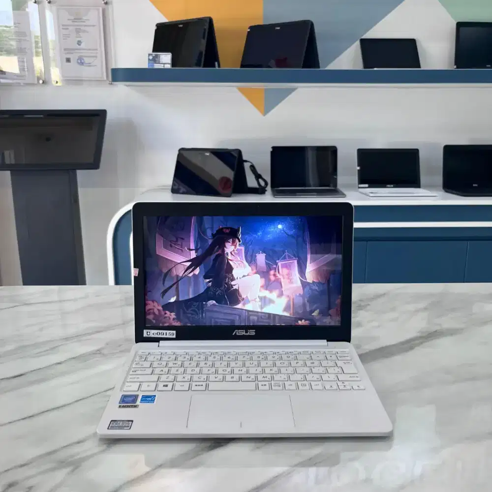[AS10]Laptop Gaming Asus 4GB SSD 12 cocok untuk streaming