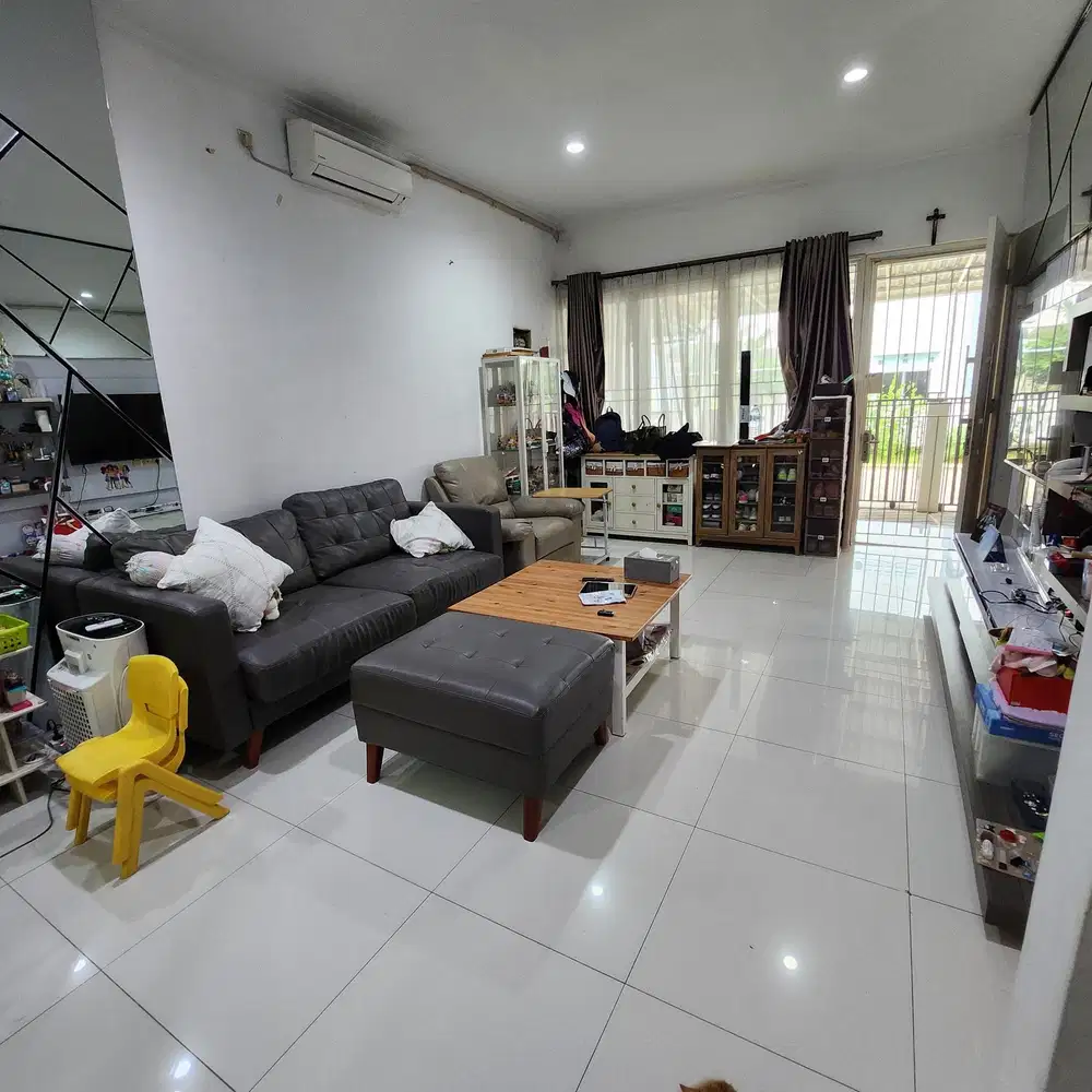 TURUN HARGA 400juta, RUMAH 3 Lantai, di Imperial Gading, Hadap Barat Lebar 7