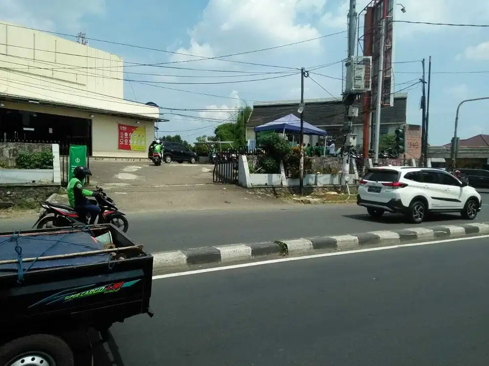 TANAH DAN BANGUNAN POSISI PINGGIR JALAN LEBAK BULUS JAKARTA SELATAN