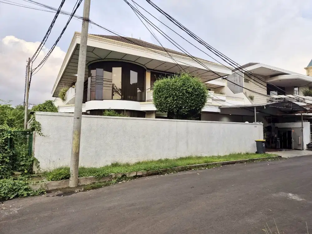 RUMAH AREA PREMIUM 2 LANTAI DI AMANDOLE, TOMANG JAKARTA BARAT