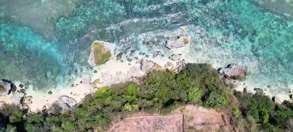 Tanah cliff tebing langsung pantai di pecatu Bali