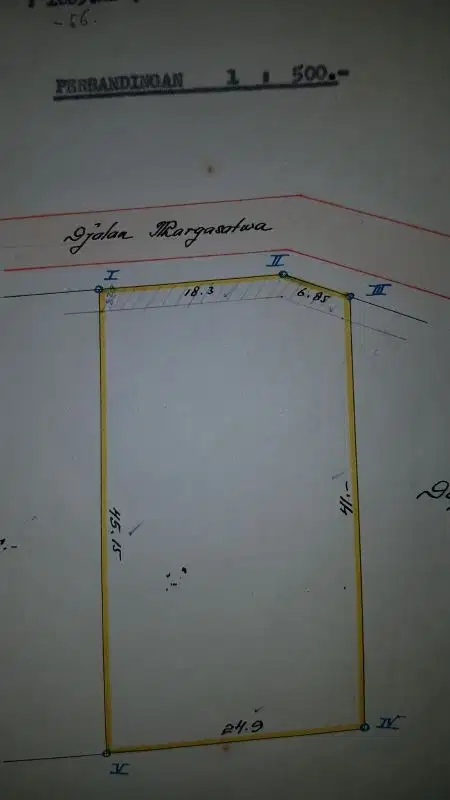 Di jual rumah lama pinggir jalan hitung tanah murah di  Jaksel 