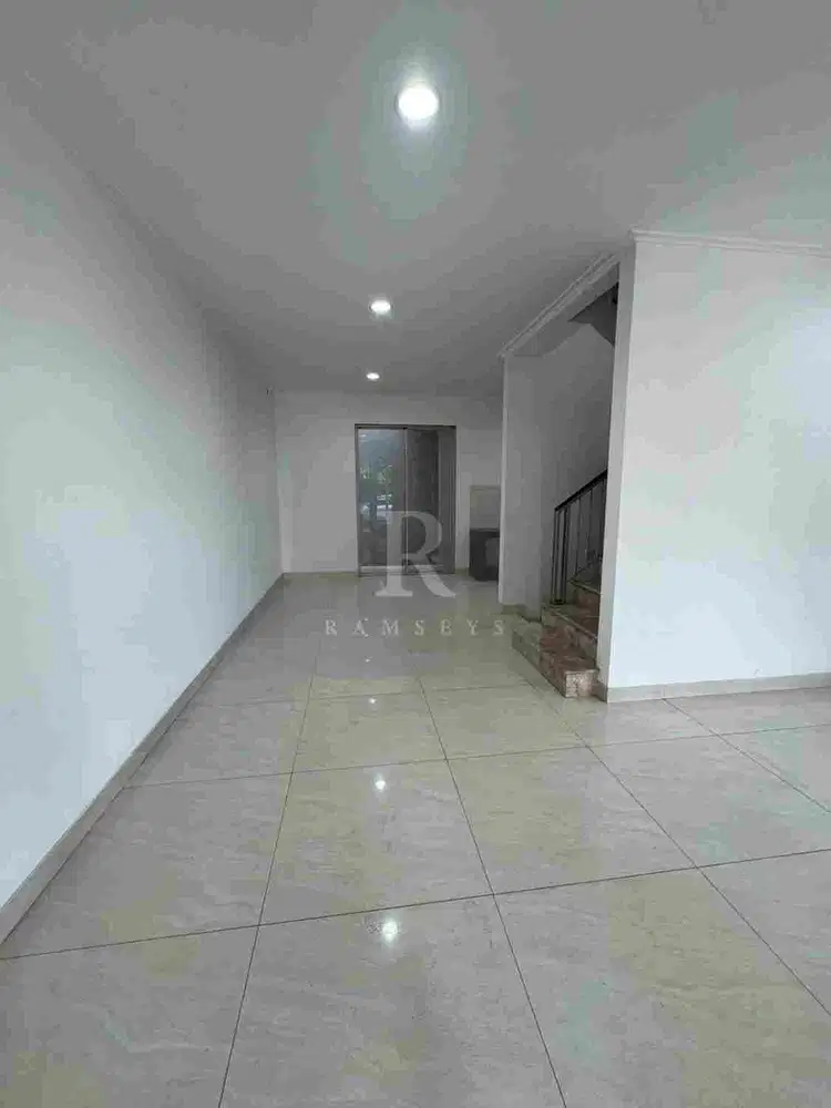 Dijual Rumah 2 Lantai LT 90m2 LB 180m2-/+ Golf Island
