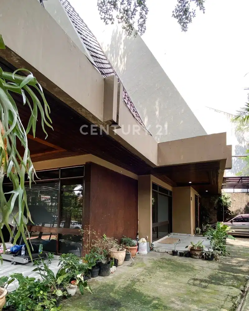 Rumah Bagus Posisi Hoek Di Benhil Siap Huni