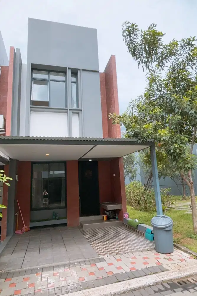 Dijual Rumah Semi Furnish di Freja House BSD City – Sebelah Taman