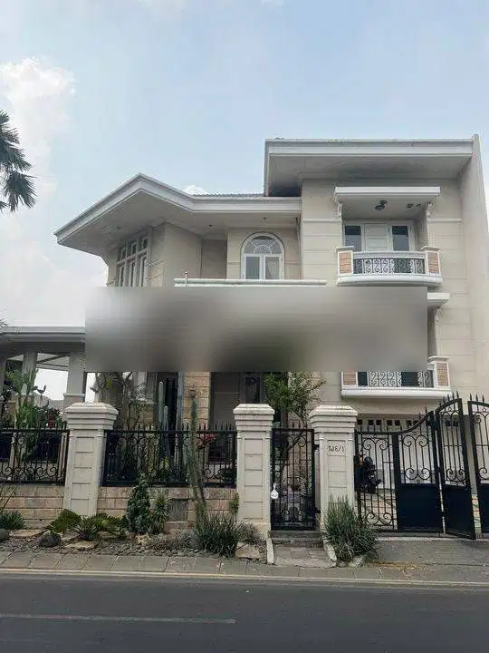Rumah Citraland Dekat Graha Family, Pakuwon Indah
