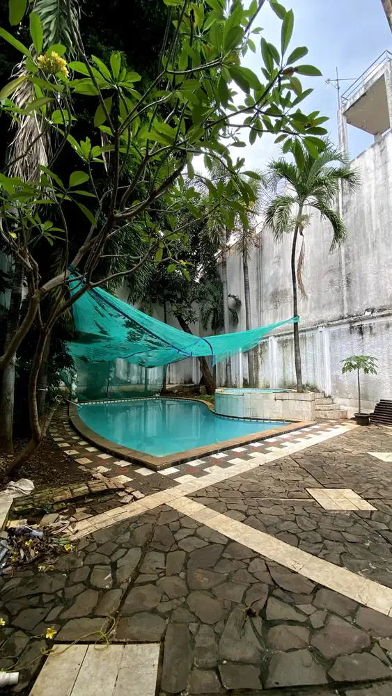 Rumah Menteng, Kawasan Tenang & Elite, Invest