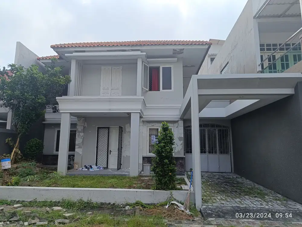 Rumah bangunan 2 lantai siap huni di Darmo Permai semi perabot