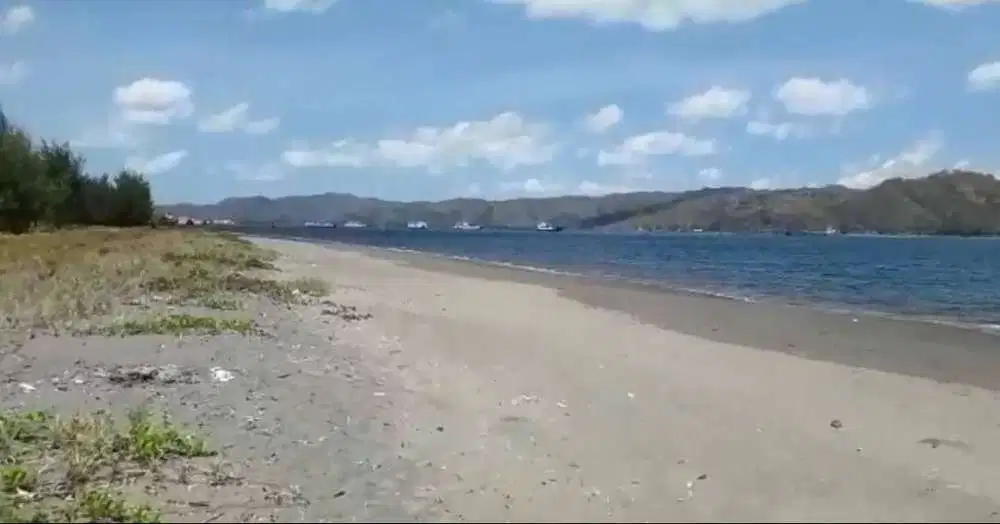 Tanah pinggir pantai Cemare Lombok Barat