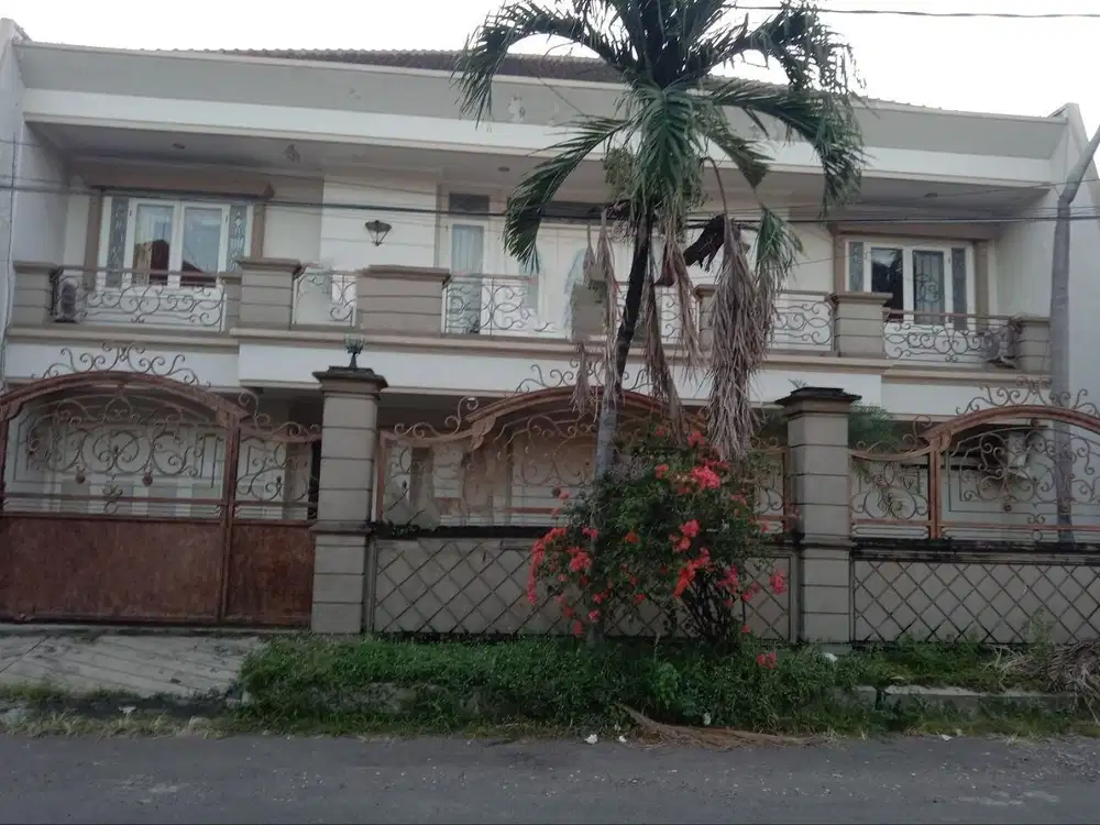 RUMAH 2 LANTAI DHARMAHUSADA INDAH BARAT, SEMI FURNISH, ROW 3 MOBIL