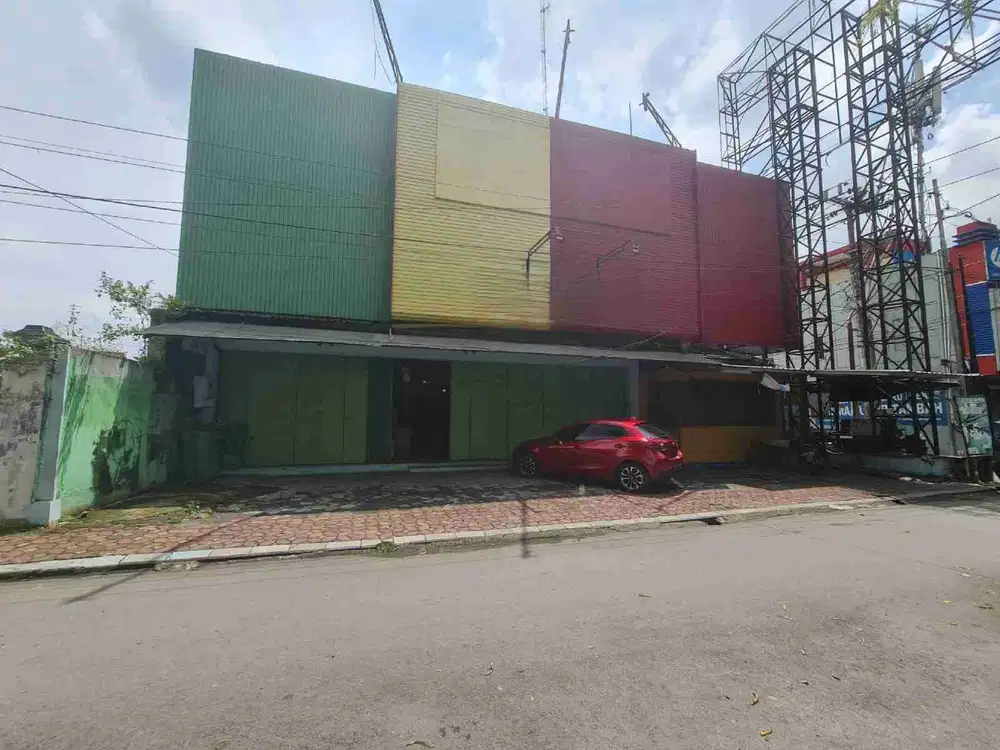 Ruang Usaha Strategis Ex. Rumah Makan di Lokasi Prime Tengah Kota.