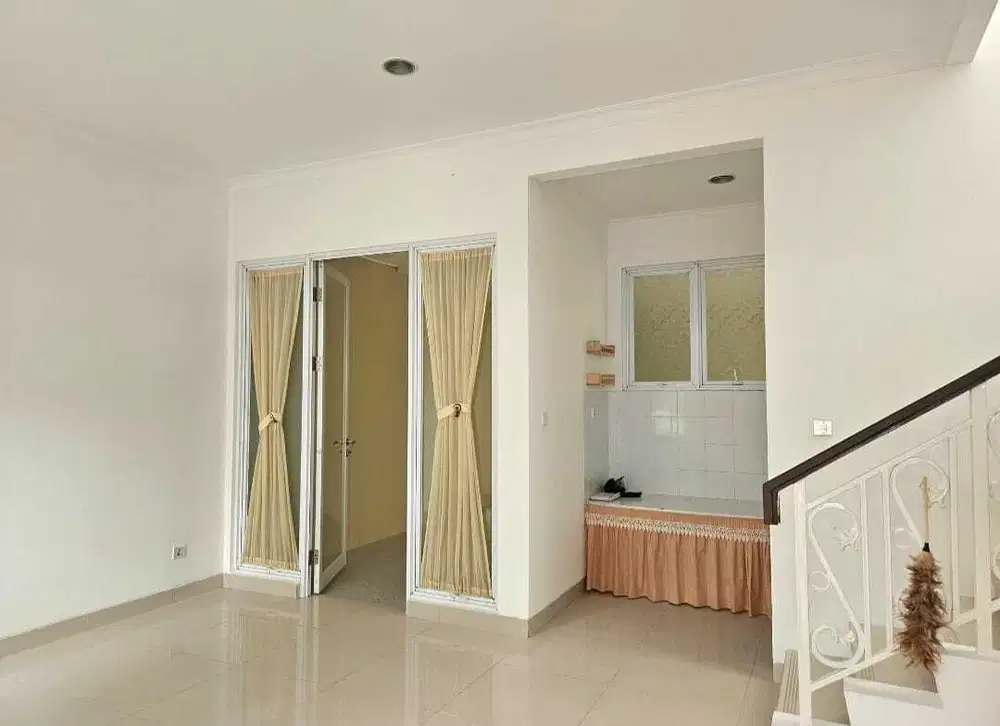 Dijual murah rumah di South Thames JGC di Cakung Jakarta Timur