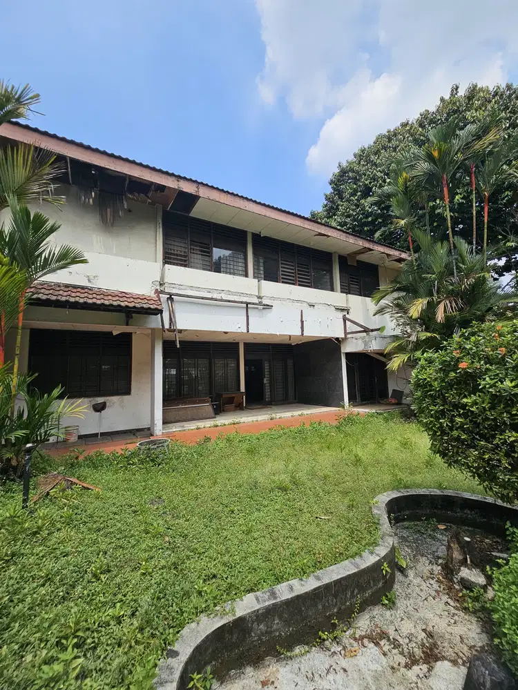 Turun harga Dijual Murah Rumah tua hitung tanah, posisi Hook dekat Art