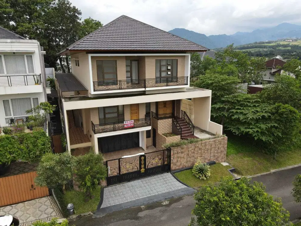 Rumah Mewah Sentul City, Kolam Renang &amp; View Gunung – 7 M