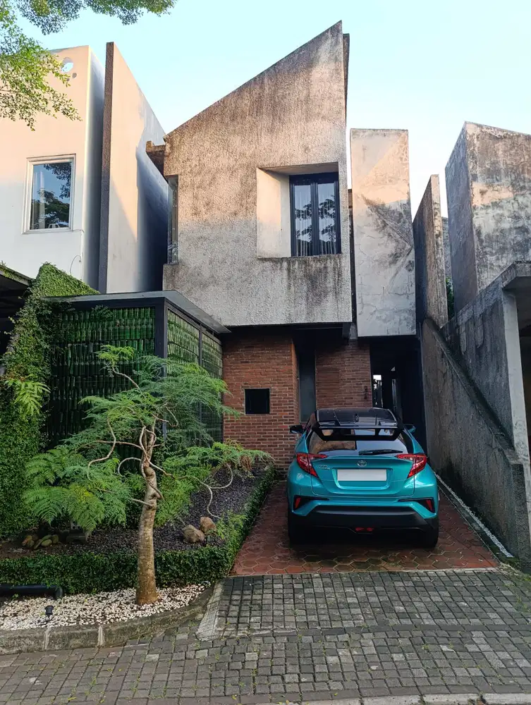 Jual Cepat Rumah Full Furnished Karya Arsitek Yu Sing,Lokasi strategis di Ozone Residence, Veteran - Jakarta Selatan