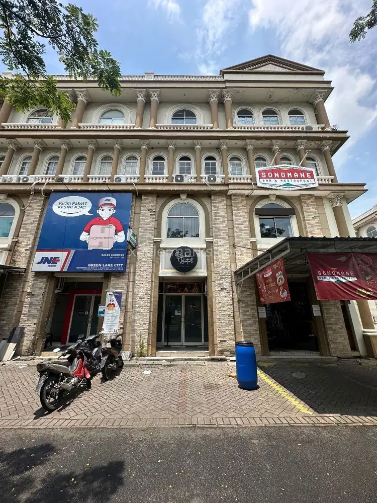 RUKO 4 LANTAI GREENLAKE HADAP JALAN UTAMA