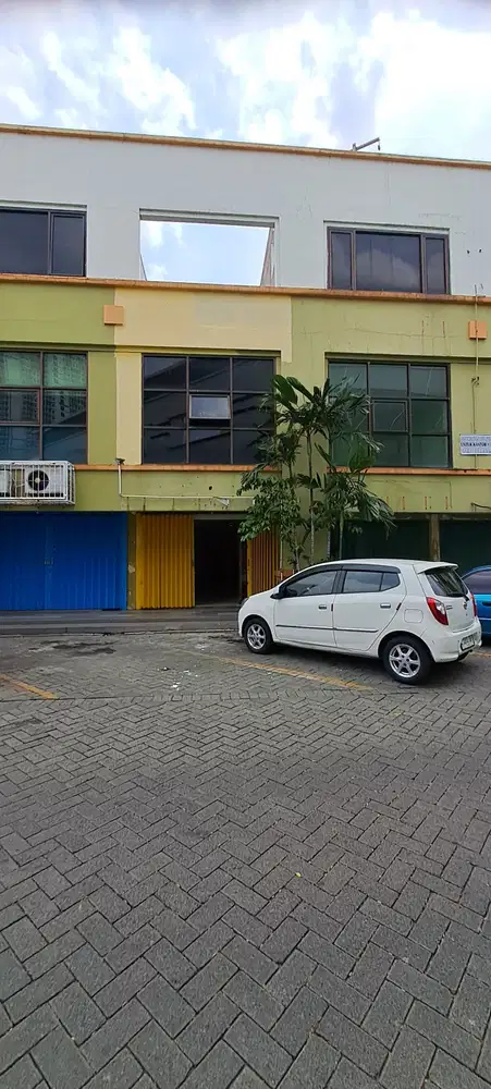Disewakan ruko Plaza Segi 8, Surabaya Barat, cocok untuk usaha