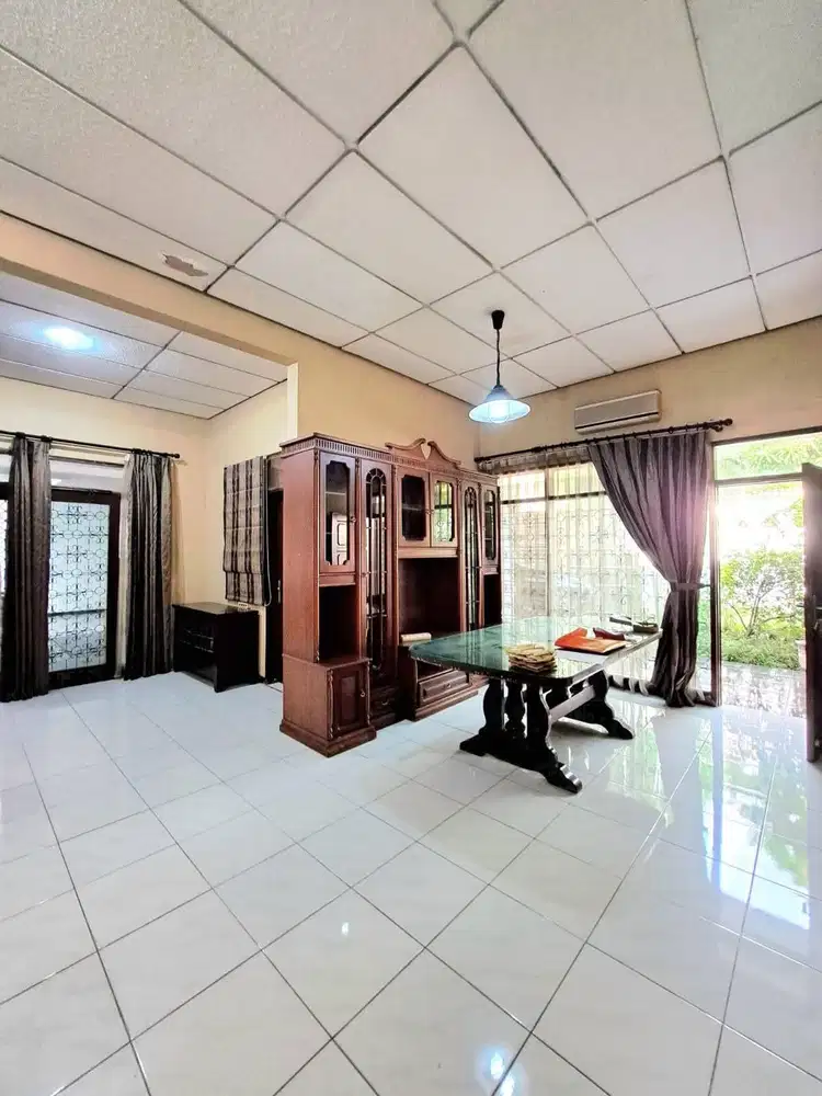 Rumah 1 Lantai Luas, Bagus dan Strategis di Dhamahusada, Surabaya