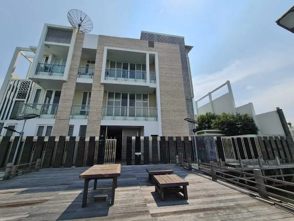 Di Jual Rumah Pantai Mutiara ( Kanal ) Uk +/- 1000 meter