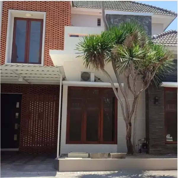 RUMAH 2 LANTAI ESTETIK TERAWAT SIAP HUNI DI LOKASI ELITE  KENDANGSARI